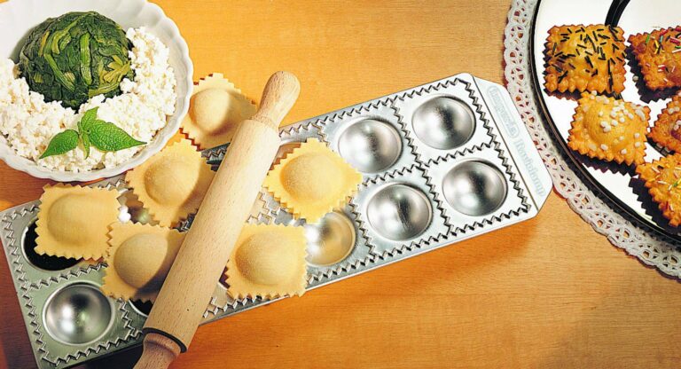 Moule 12 raviolis carrées bonbés