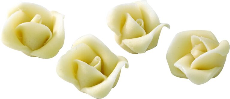 Roses blanches en pâte d'amande